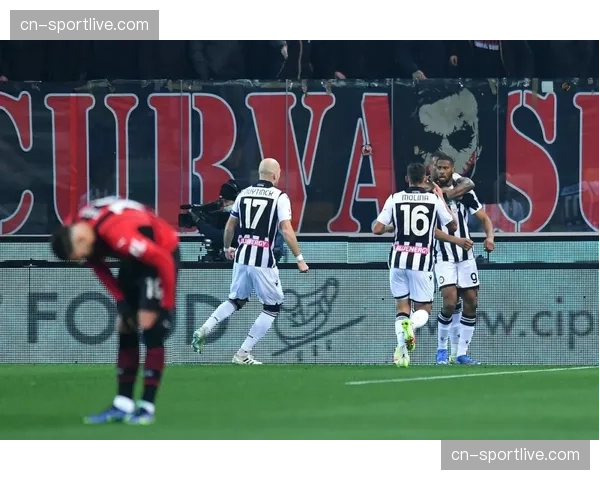 “AC米兰1-0绝杀国际米兰,特奥补时头球制胜,意甲争冠形势再生变数”